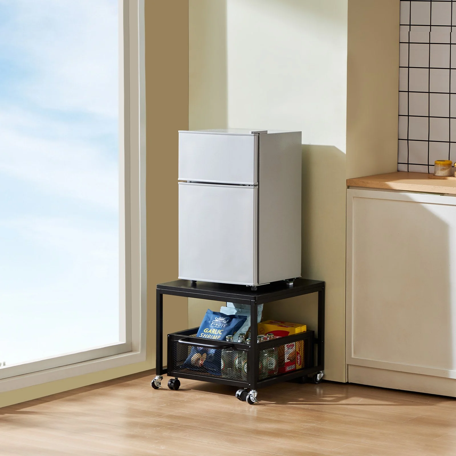 VEVOR - Mini refrigerador con soporte y almacenamiento, mesa de 89 kg con carrito de almacenamiento móvil y ruedas giratorias, soporte para bebidas, organizador para oficina, hogar y dormitorio, color negro